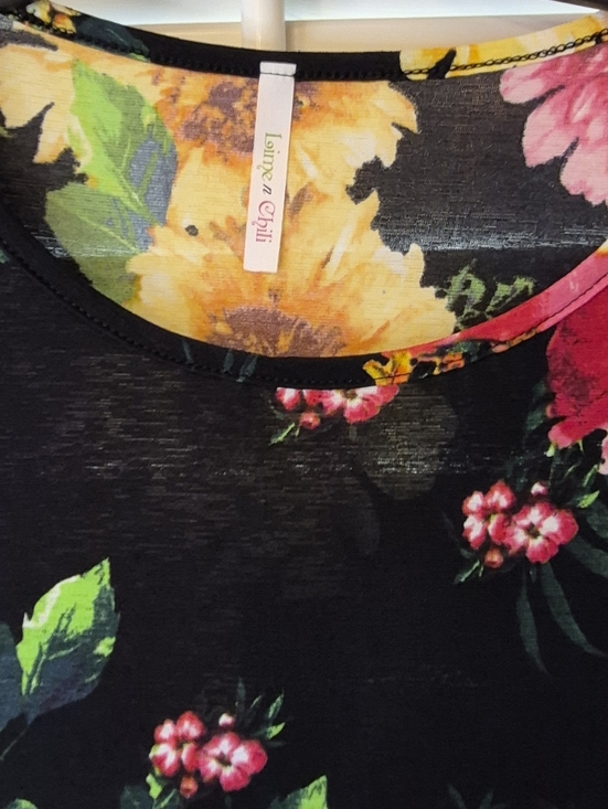 Lime N Chili Floral Black Ruffle Short Sleeve Top Sz Large - Picture 3 of 4